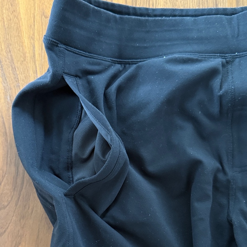 Lululemon Men's Black Joggers - Picture 5 of 7
